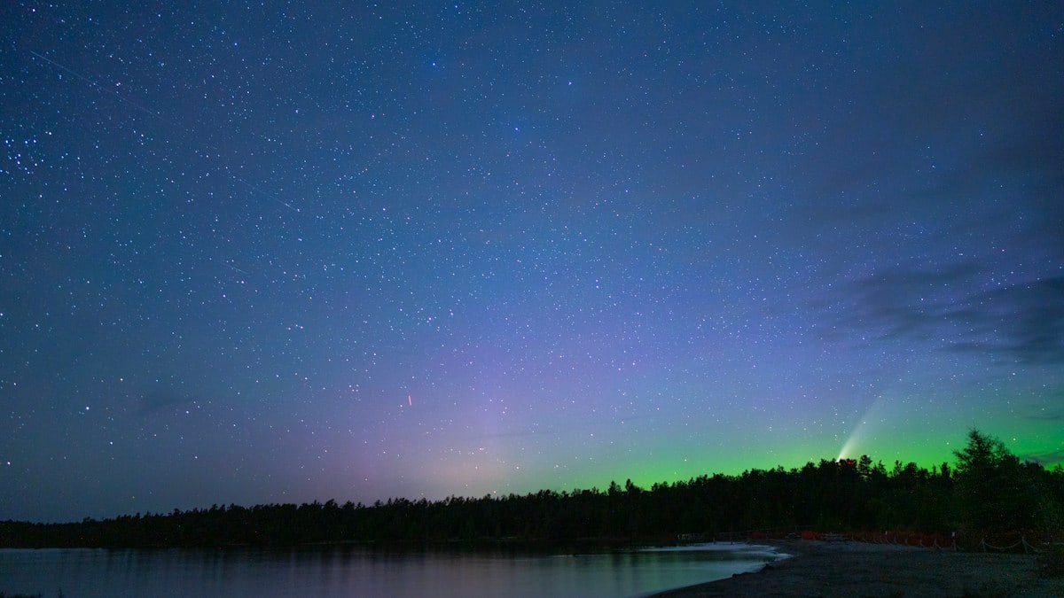 Comet Neowise with Aurora